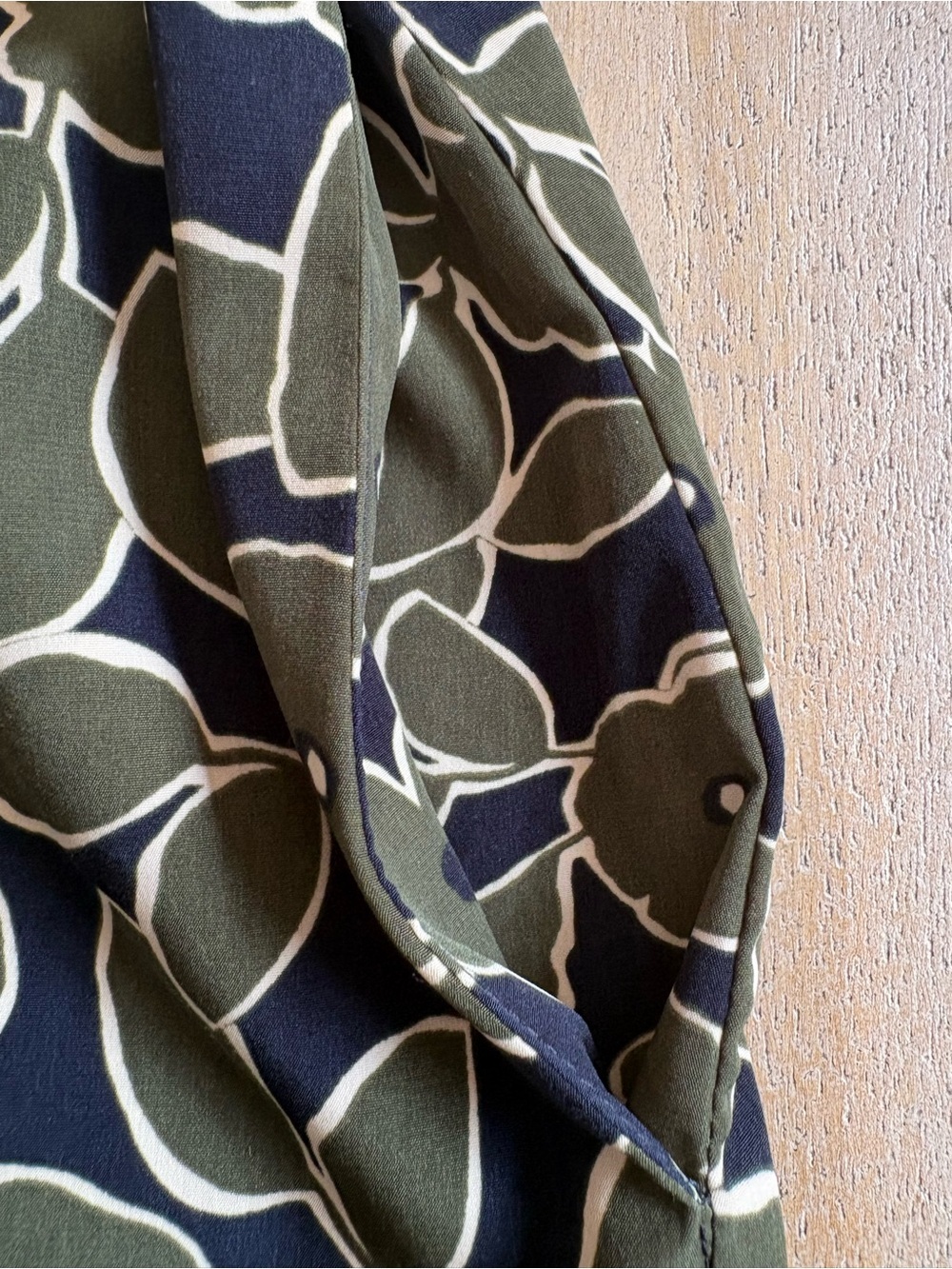 Banana Republic Olive Green Floral Tie Neck Shift Dress Pockets 4 Boho Preppy - Picture 4 of 7